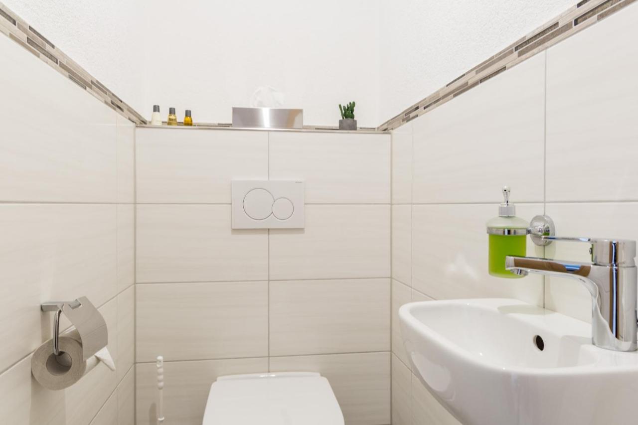 Apartment Eastside Mit 3 Zimmern Fur Bis Zu 5 Personen Mit Balkon Friedrichshafen Ngoại thất bức ảnh