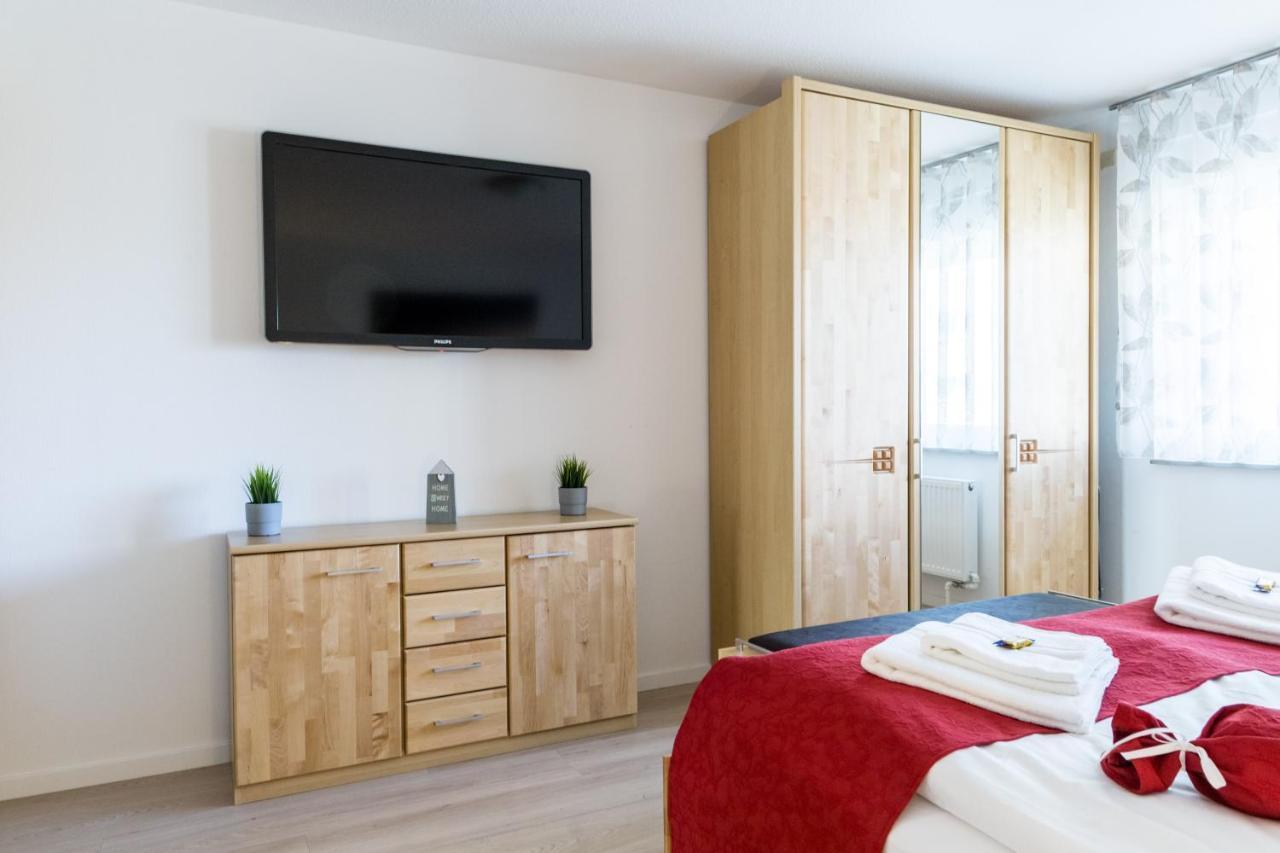 Apartment Eastside Mit 3 Zimmern Fur Bis Zu 5 Personen Mit Balkon Friedrichshafen Ngoại thất bức ảnh